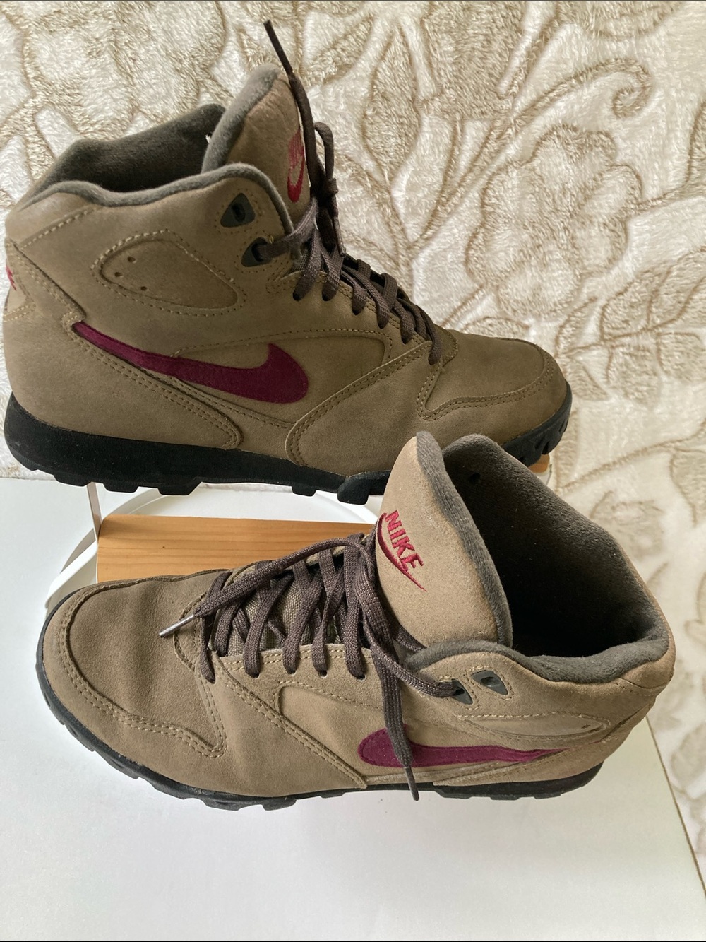 NIKE Vintage 90’s Caldera Suede Leather Hiking Boots Outdoor Trail Women’s Sz 9